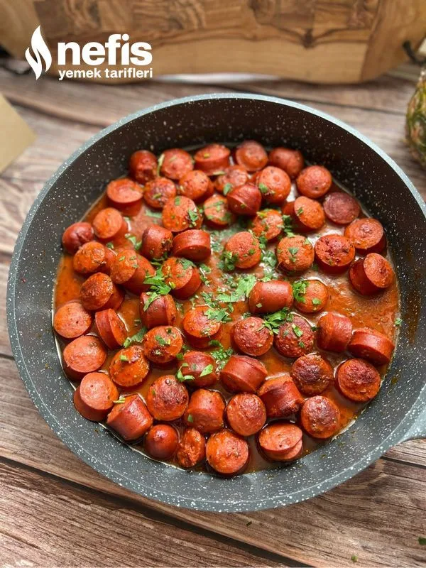 Sahanda Salçalı Sosis