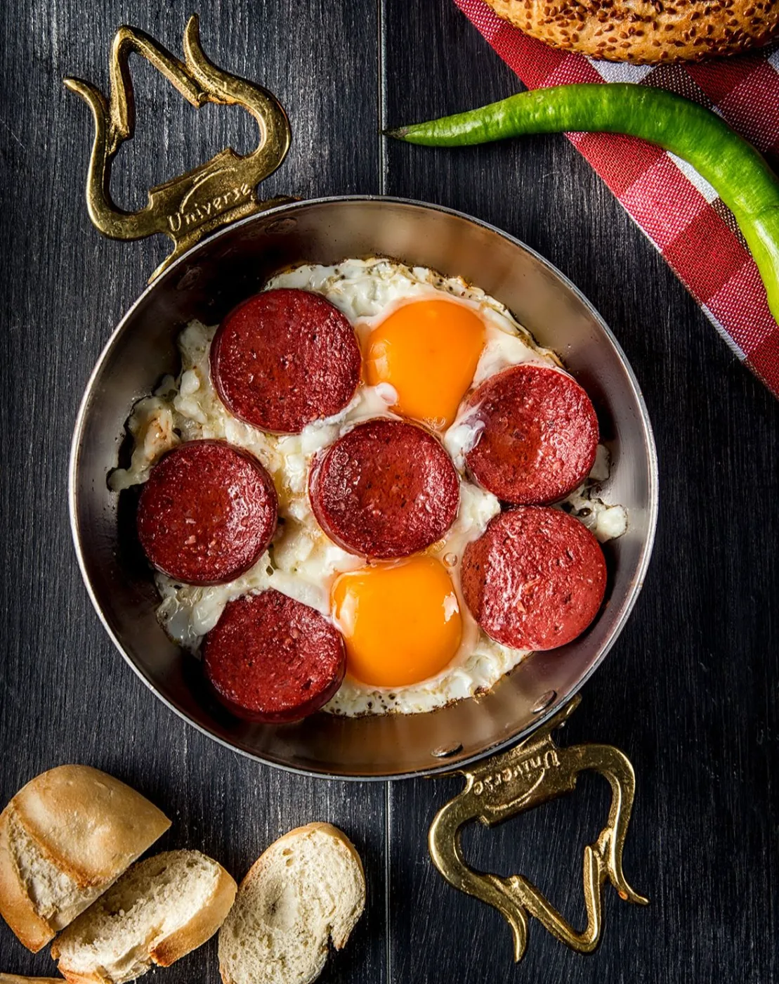 Sahanda Sucuklu Yumurta